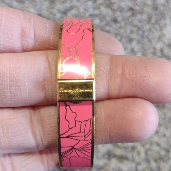 TOMMY BAHAMA PINK AND CRACKLED GOLD-TONE CLAMPER BANGLE 7.2" BRACELET - Picture 3 of 10